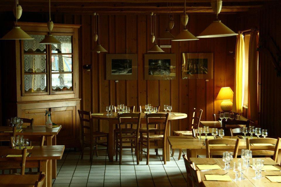 Auberge De La Perdrix Hauterive-la-Fresse エクステリア 写真