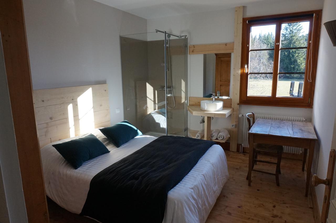 Auberge De La Perdrix Hauterive-la-Fresse エクステリア 写真