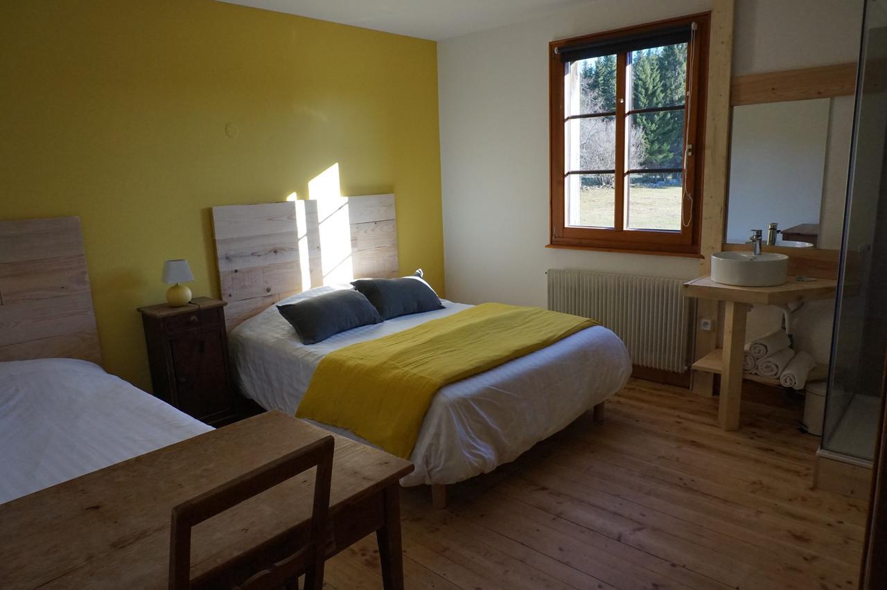 Auberge De La Perdrix Hauterive-la-Fresse エクステリア 写真