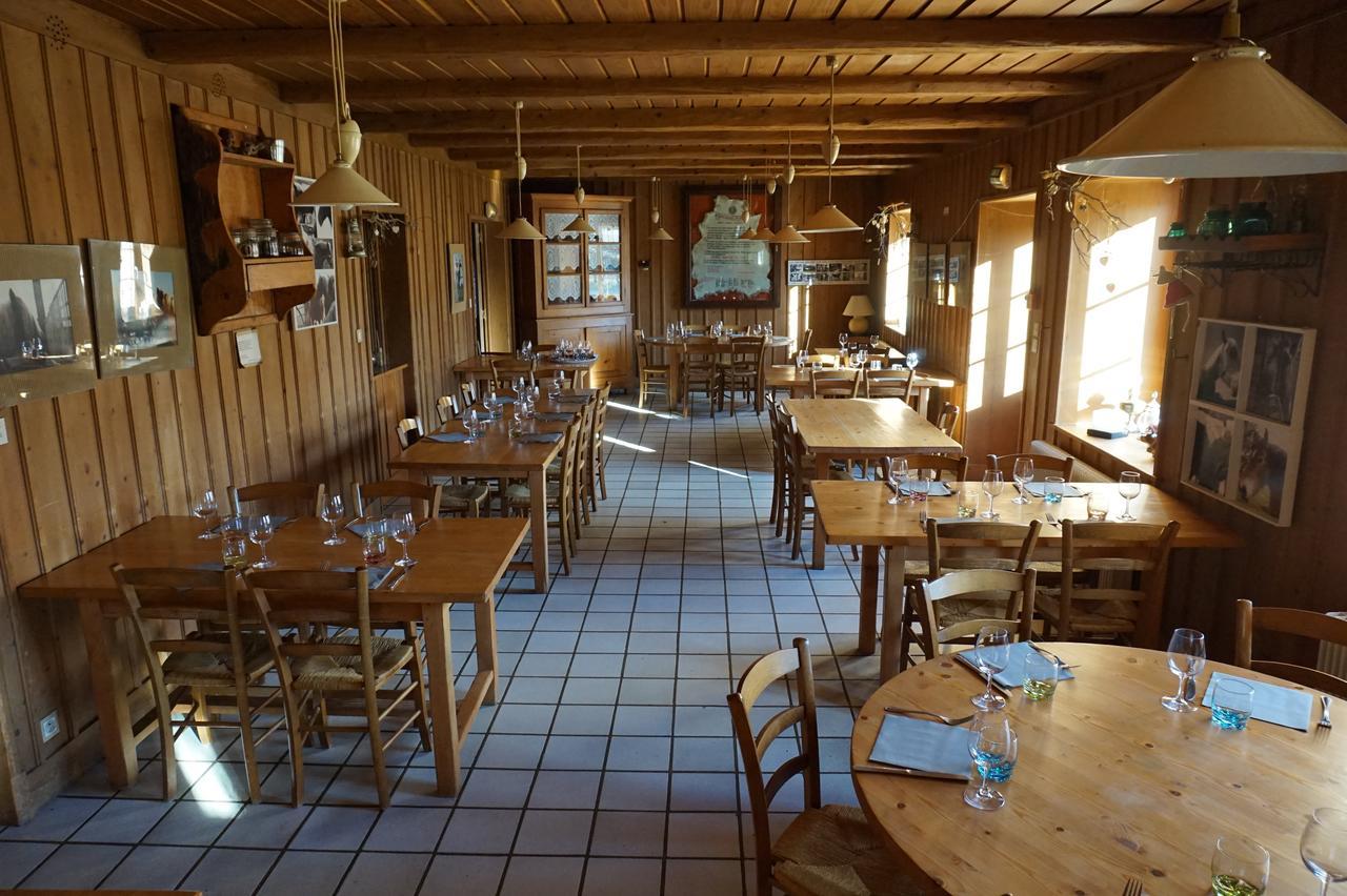 Auberge De La Perdrix Hauterive-la-Fresse エクステリア 写真