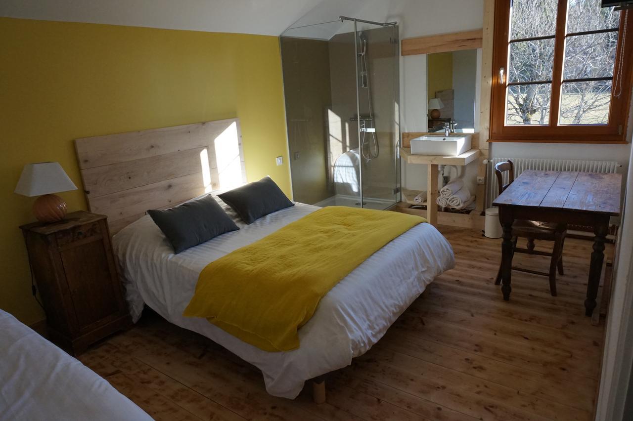 Auberge De La Perdrix Hauterive-la-Fresse エクステリア 写真