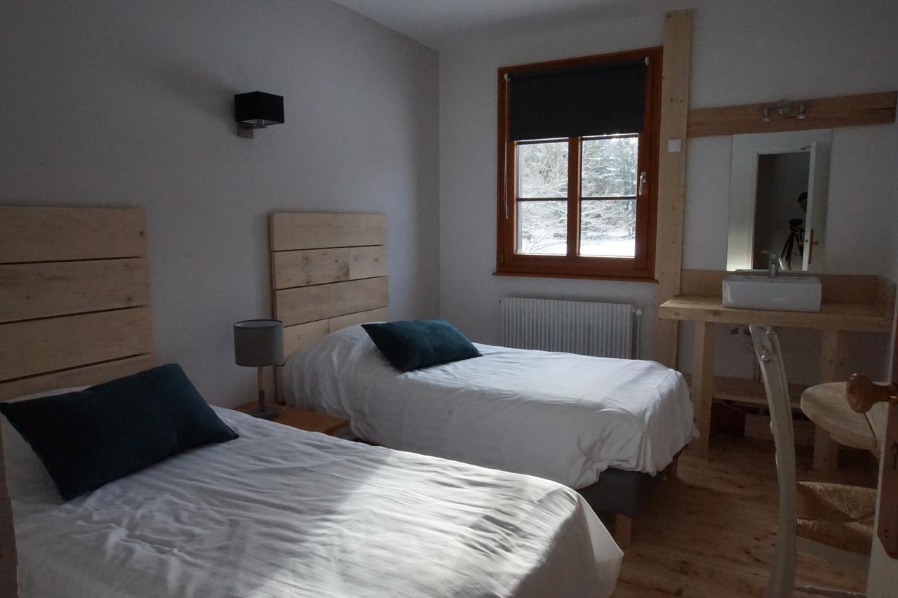 Auberge De La Perdrix Hauterive-la-Fresse エクステリア 写真