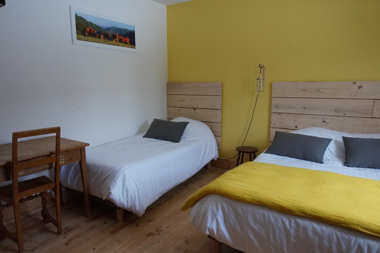 Auberge De La Perdrix Hauterive-la-Fresse エクステリア 写真