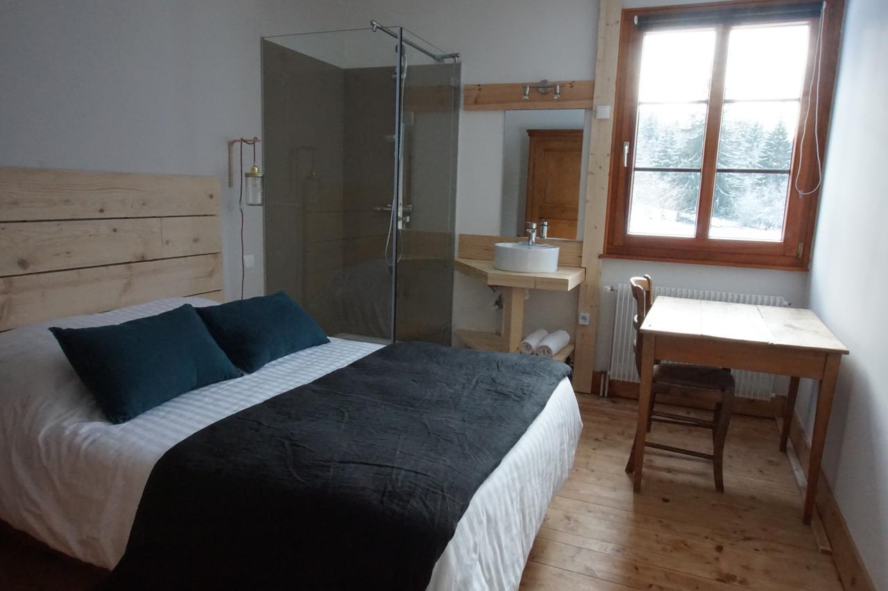 Auberge De La Perdrix Hauterive-la-Fresse エクステリア 写真
