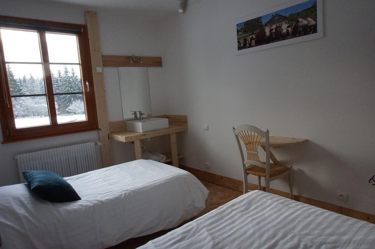 Auberge De La Perdrix Hauterive-la-Fresse エクステリア 写真