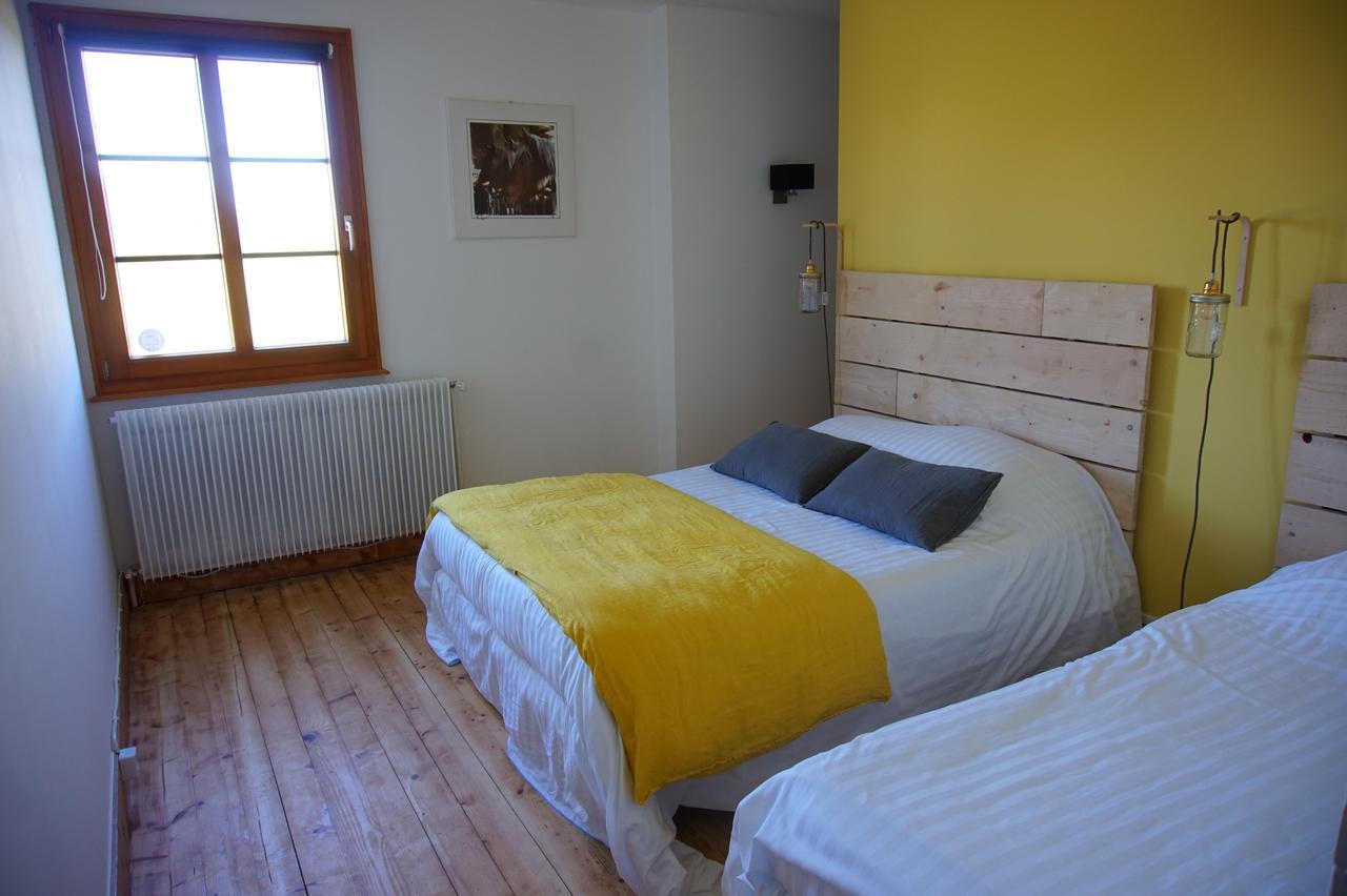 Auberge De La Perdrix Hauterive-la-Fresse エクステリア 写真