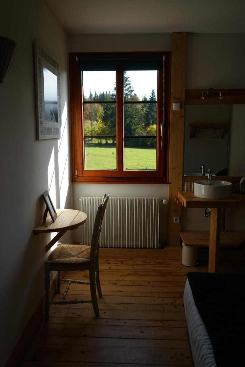 Auberge De La Perdrix Hauterive-la-Fresse エクステリア 写真