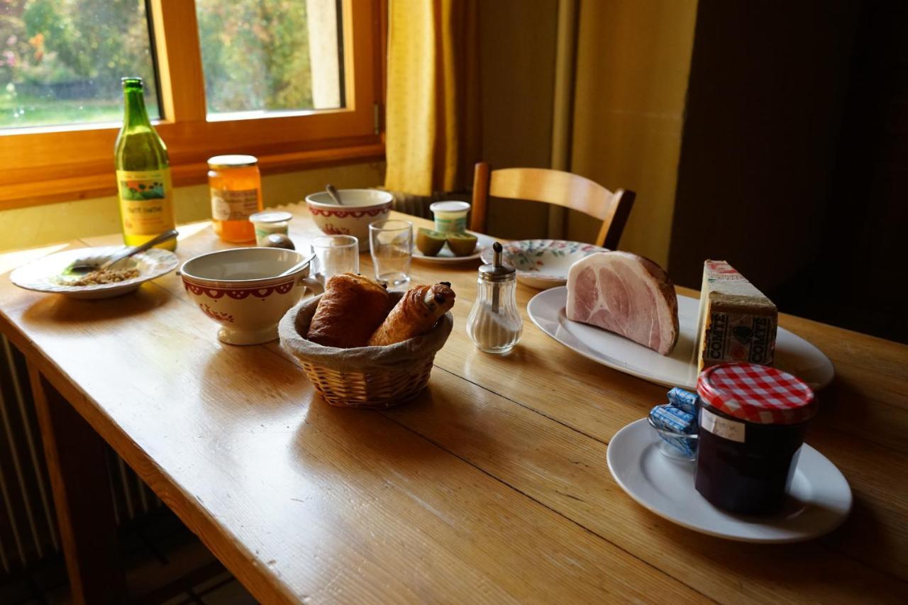 Auberge De La Perdrix Hauterive-la-Fresse エクステリア 写真