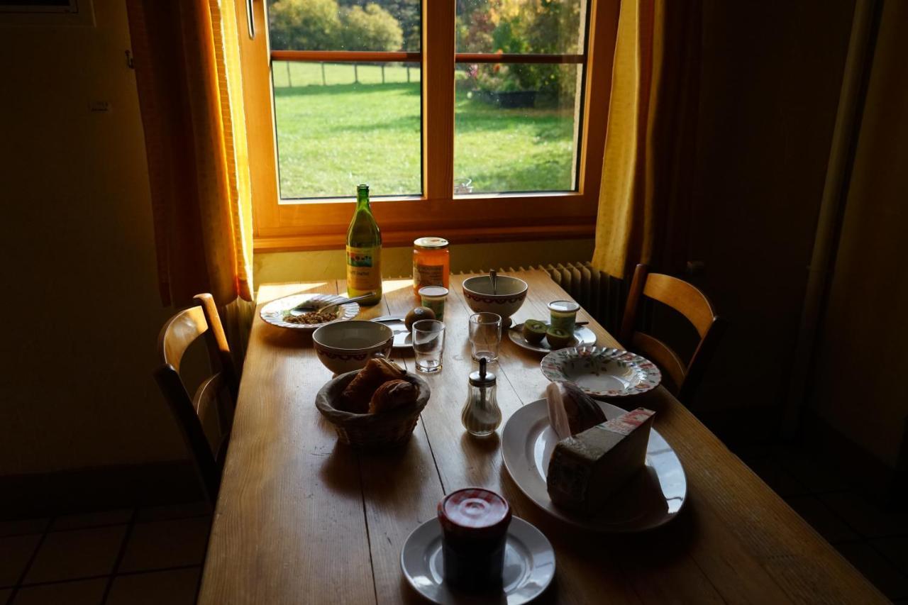 Auberge De La Perdrix Hauterive-la-Fresse エクステリア 写真