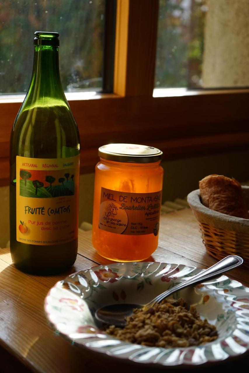 Auberge De La Perdrix Hauterive-la-Fresse エクステリア 写真