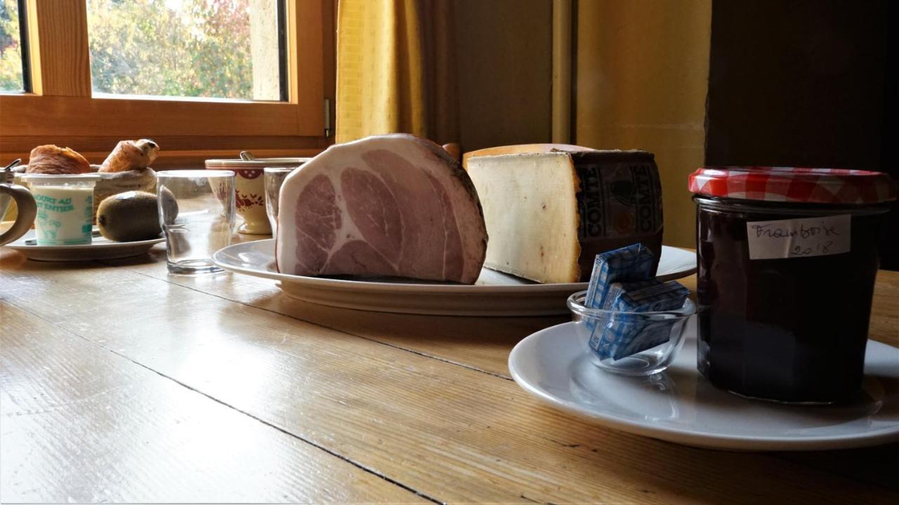 Auberge De La Perdrix Hauterive-la-Fresse エクステリア 写真